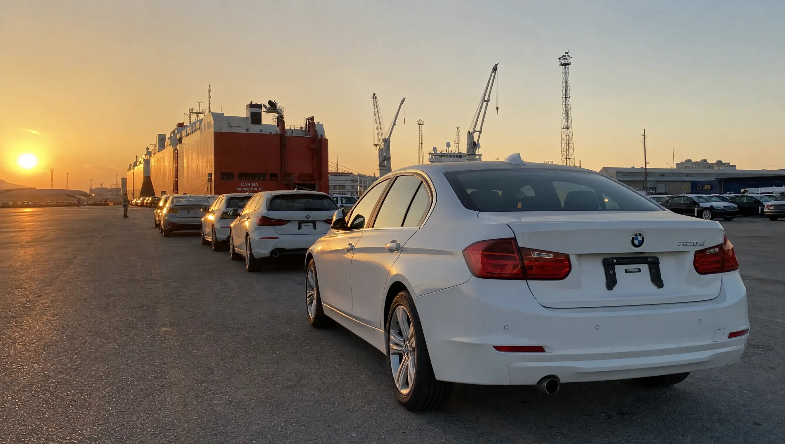 Импортированные автомобили и BMW 3 series в порту на Кипре на закате